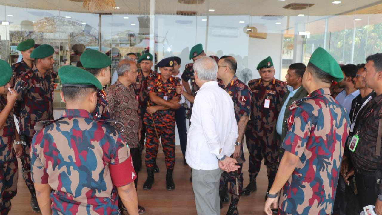 পার্বত্য অঞ্চলে বিজিবি সদস্যদের ঈদ শুভেচ্ছা স্বরাষ্ট্র উপদেষ্টার